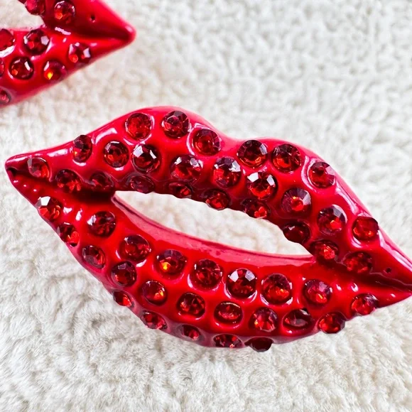 Red Lip-Shaped Rhinestone Stud Earrings - Picture 10 of 10